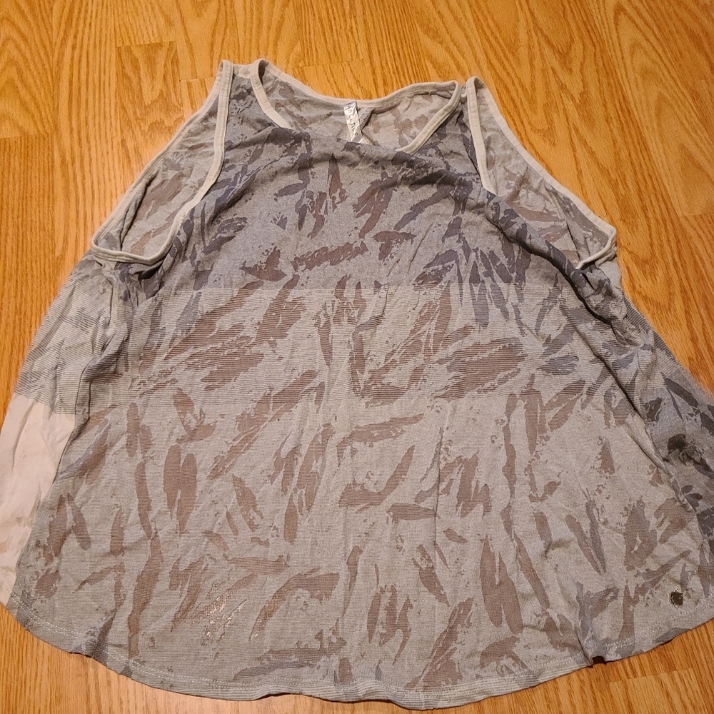 Fabletics top